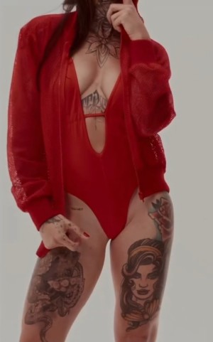 Kelly Winstanley Photo #21