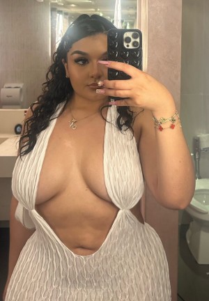 nikkilopzz Photo #17