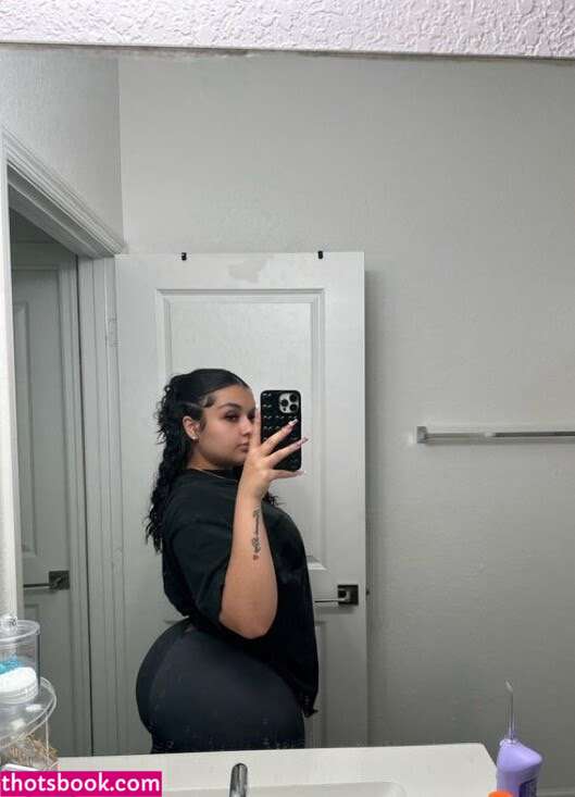 nikkilopzz Photo #31