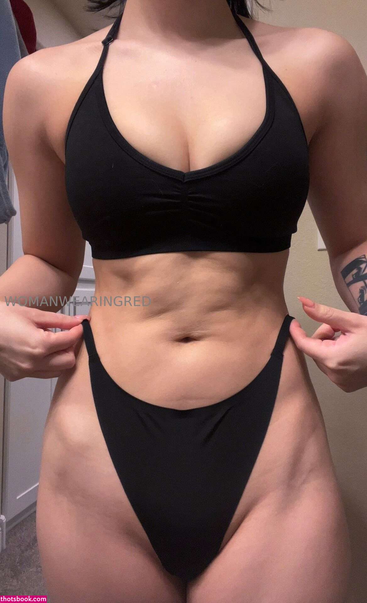 womanwearingred Photo #138