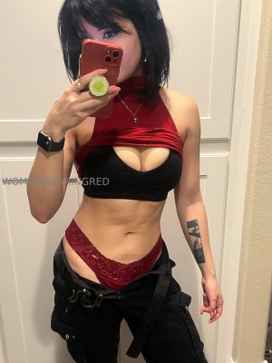 womanwearingred Photo #136