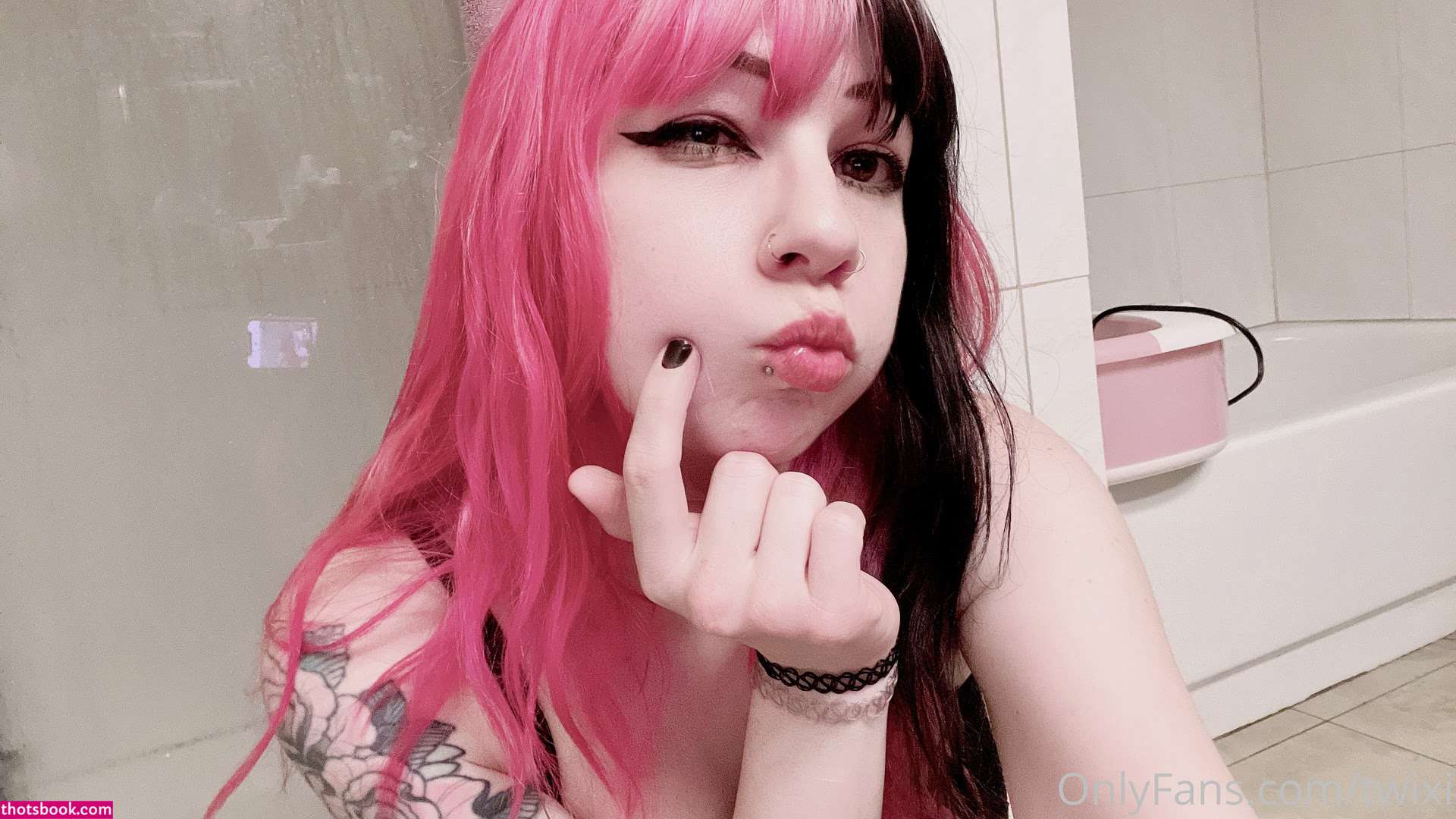 pixelnymph Photo #6