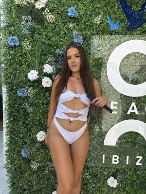 Courtney Dawson Photo #5