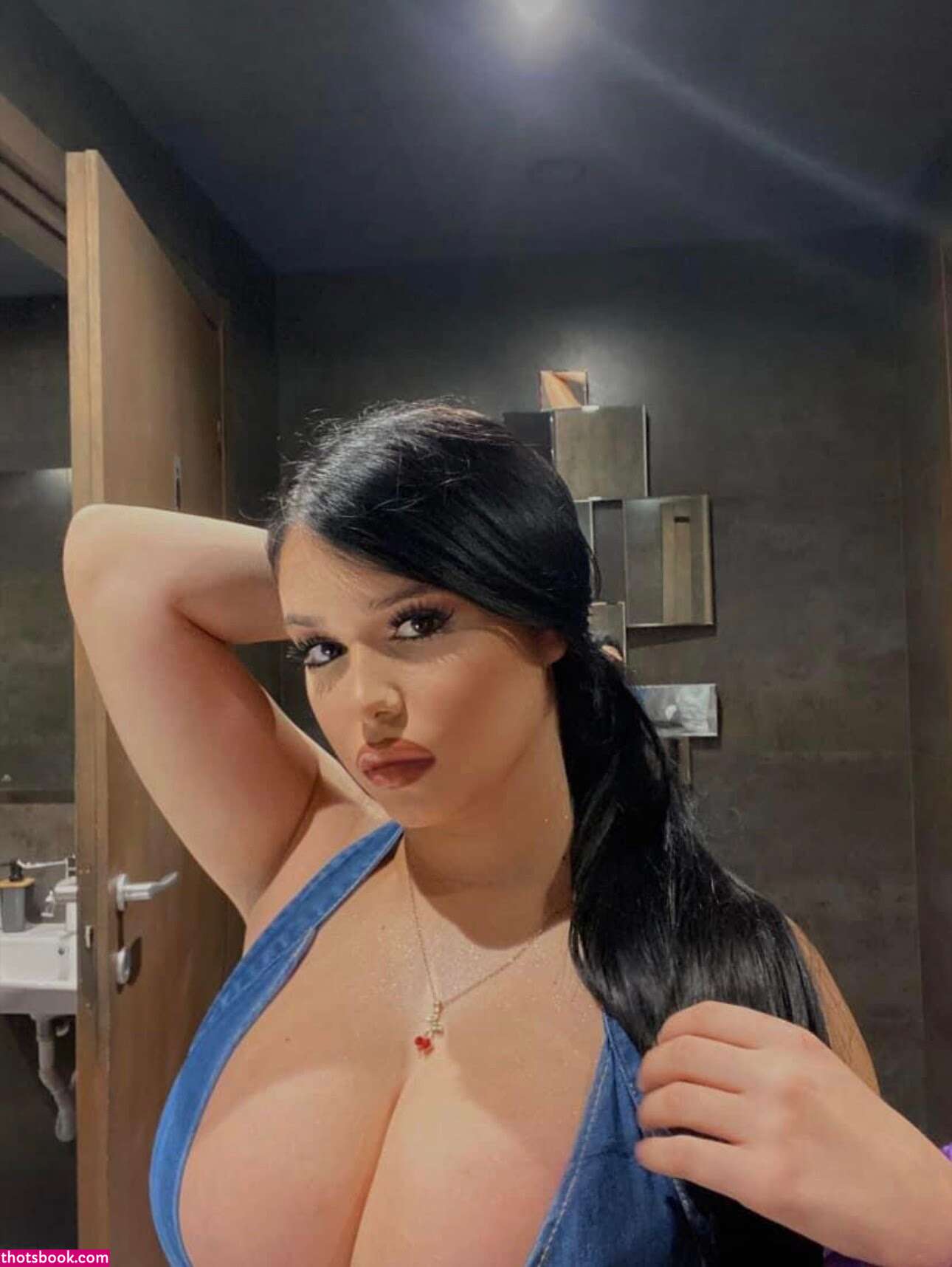 Denise Loi Photo #22