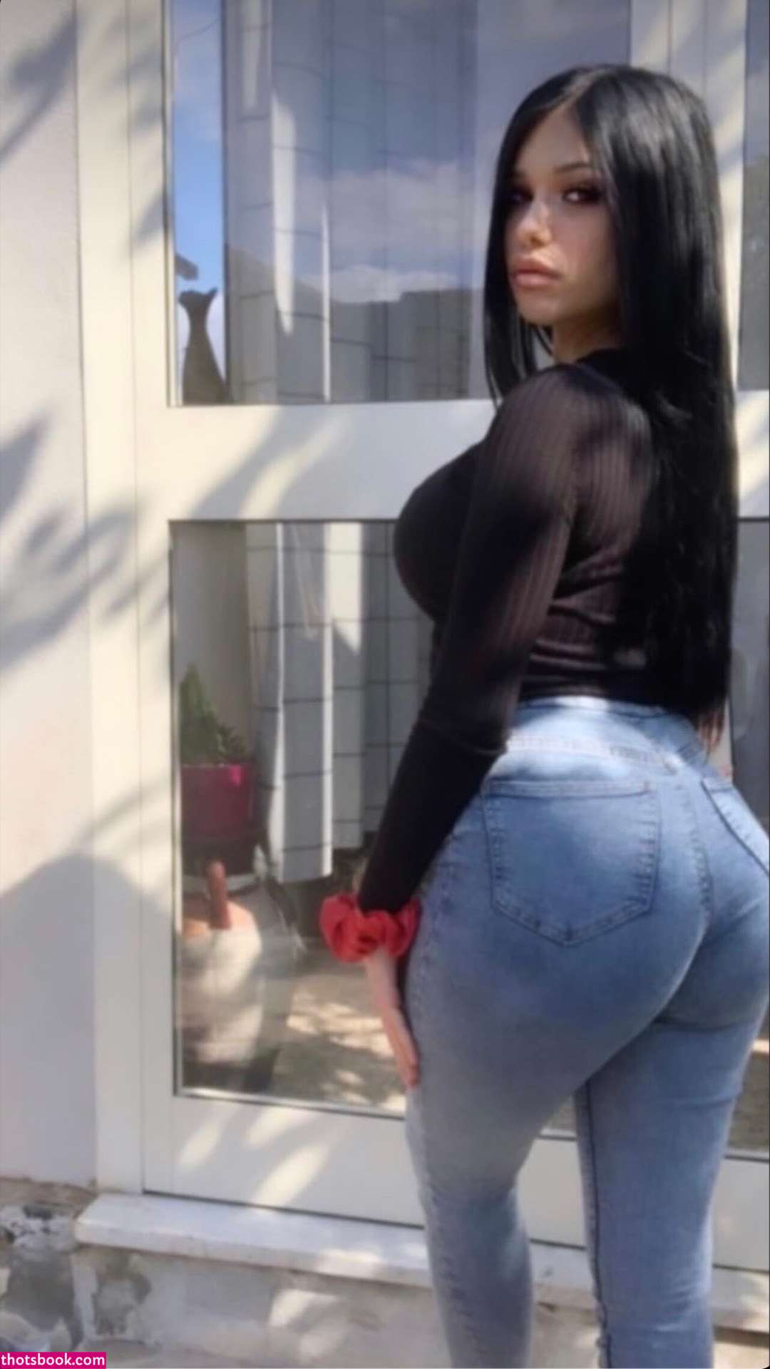 Denise Loi Photo #23