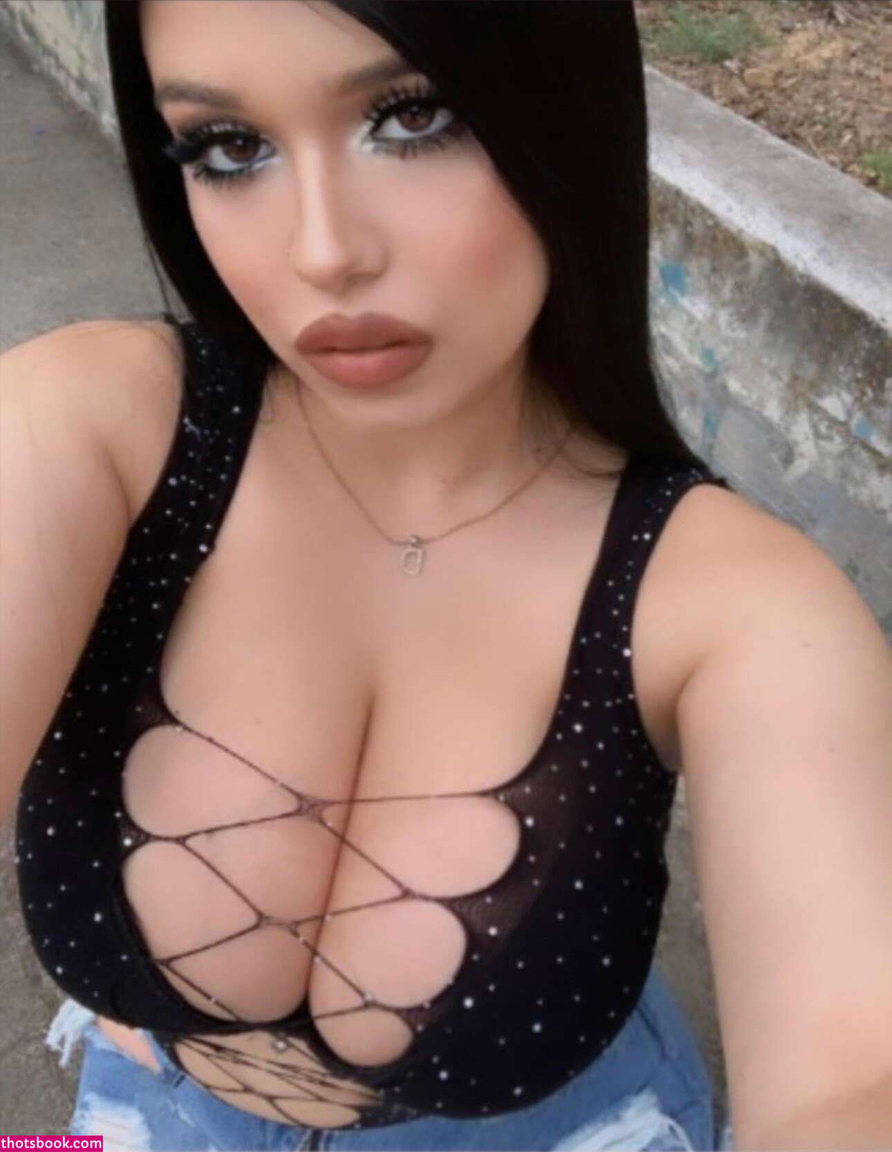 Denise Loi Photo #29