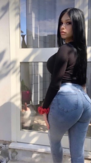 Denise Loi Photo #23