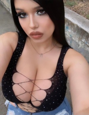 Denise Loi Photo #29