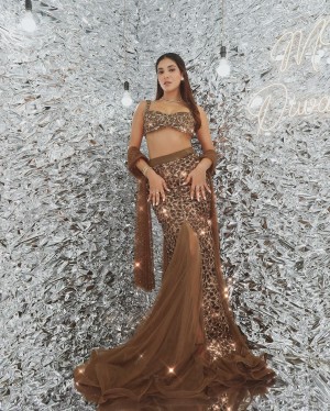 Radhika Seth Photo #6