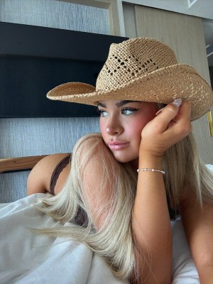 Emily Elizabeth Photo #260