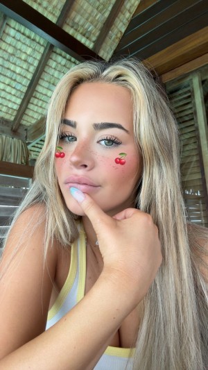 Emily Elizabeth Photo #269