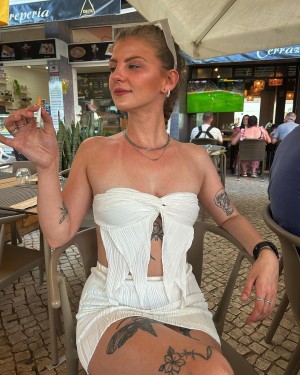 Daisy Riches1 Photo #8