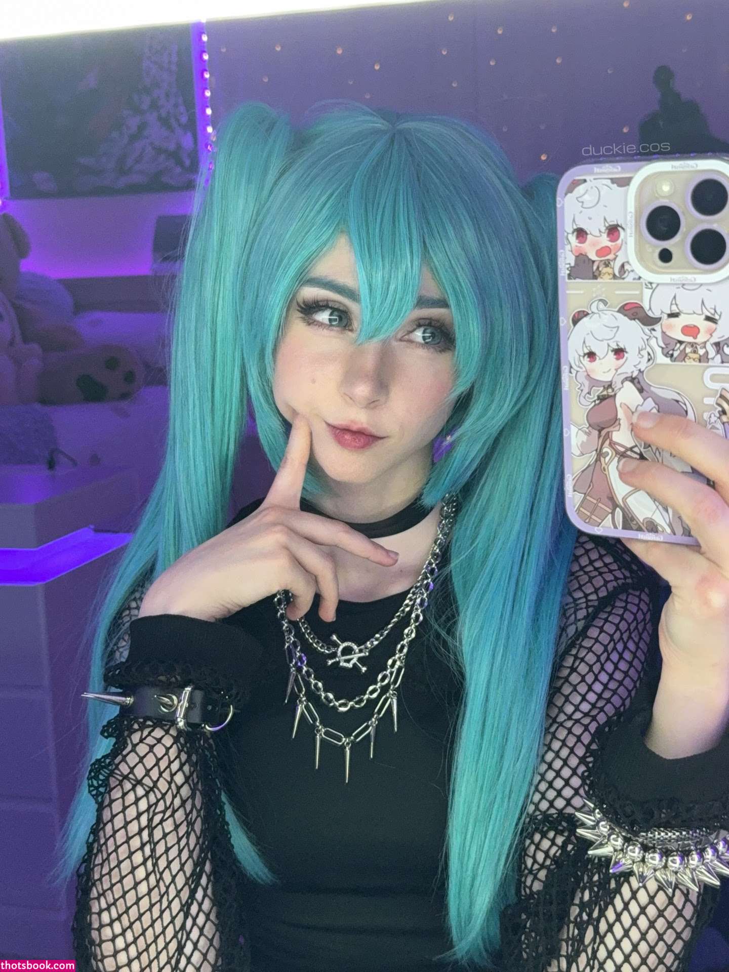 Duckie Cos Photo #12