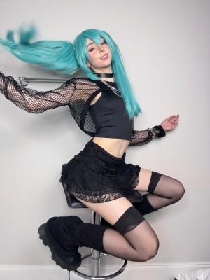 Duckie Cos Photo #10