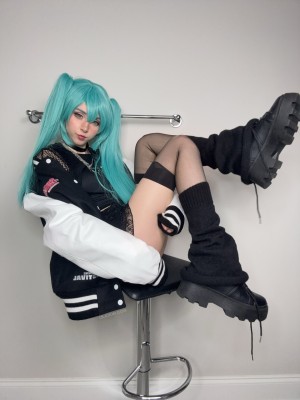 Duckie Cos Photo #11