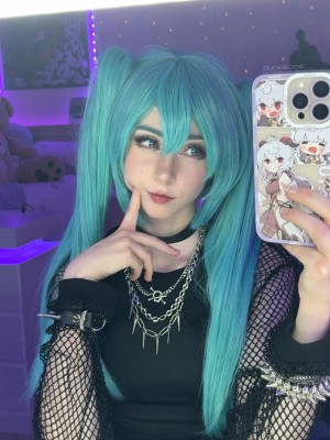 Duckie Cos Photo #12