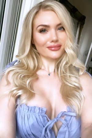 Goddess Dommelia Photo #3