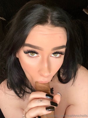 leahhnicholls Photo #7