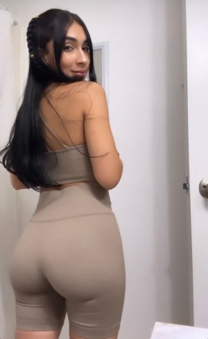 Neila Corona Photo #26