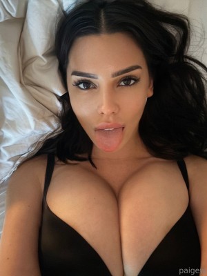 Paige Woolen Photo #314