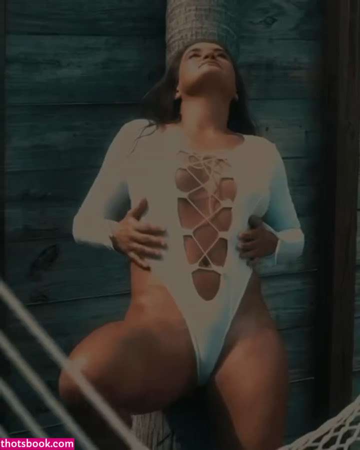 Karolina Kowalkiewicz Photo #13