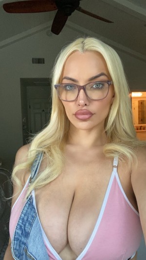 Lindsey Pelas Photo #1219
