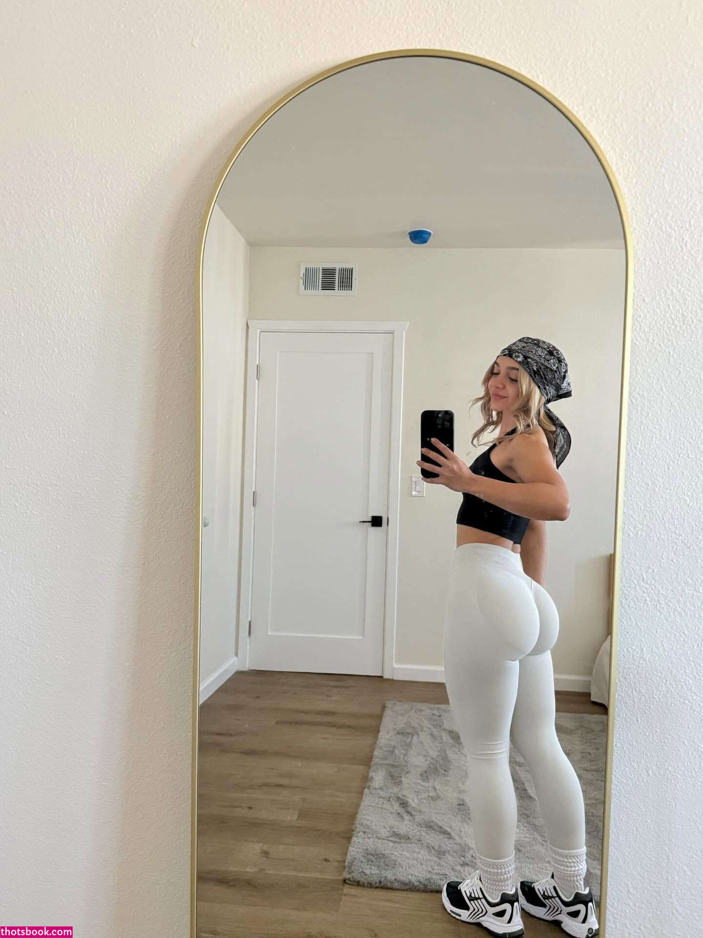 Kristina Rojas Photo #7