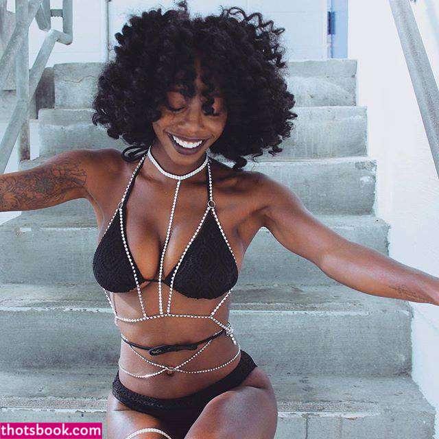 Phylia Calloway Photo #7