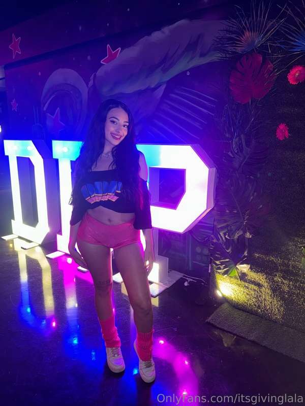 itsgivinglala Photo #23