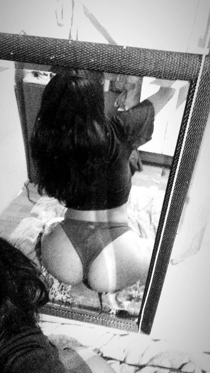 Andrea Yaraví Photo #7