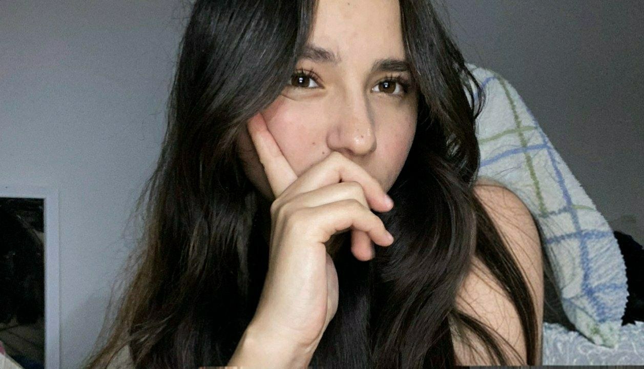 Andrea Yaraví Photo #6