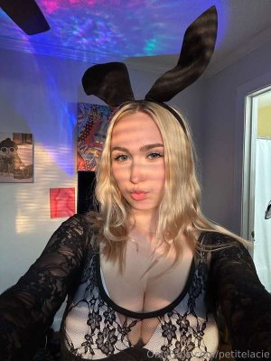 petitelacie Photo #22