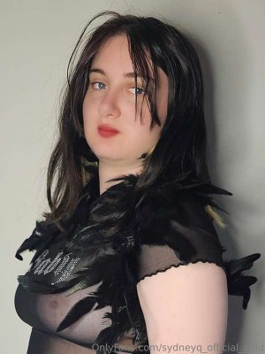 sydneyq_official_basic Photo #9