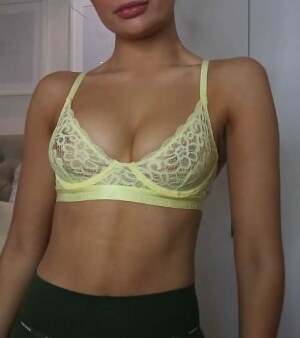 MollyMae Bra Hot Photos