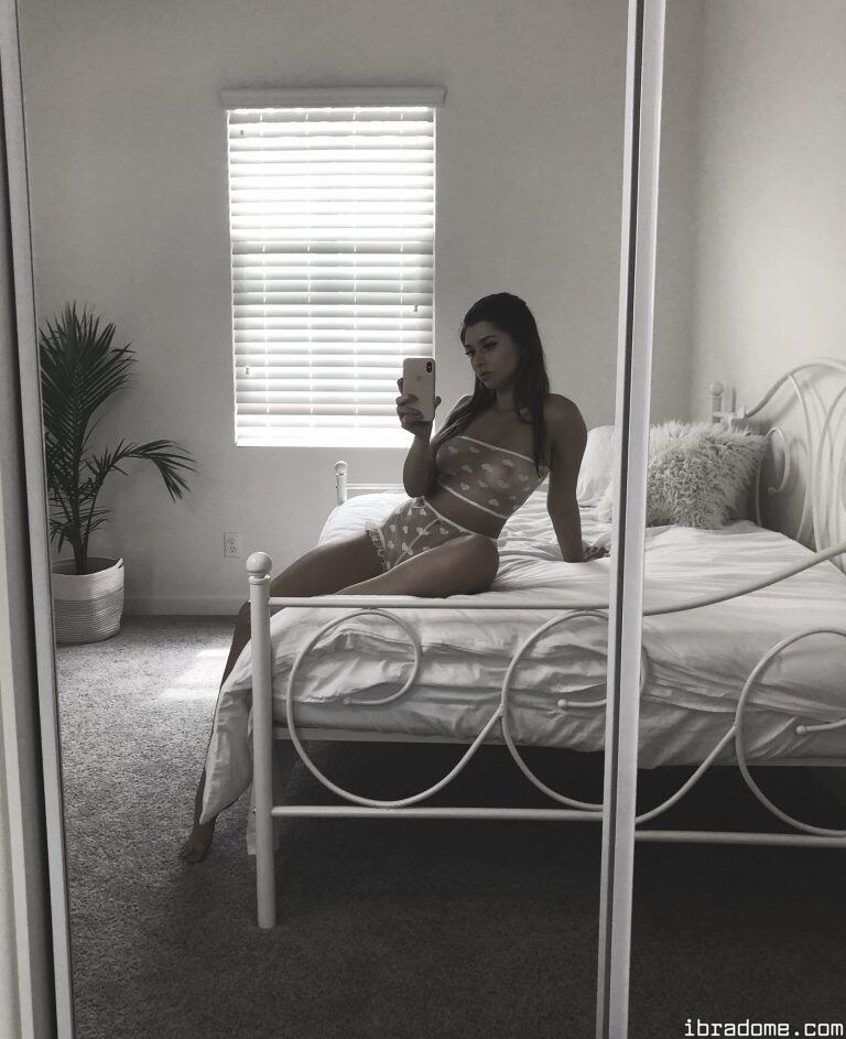 Molly Bennett Photo #71