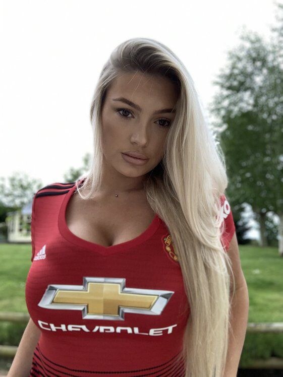 Lucy Nicholson Photo #177