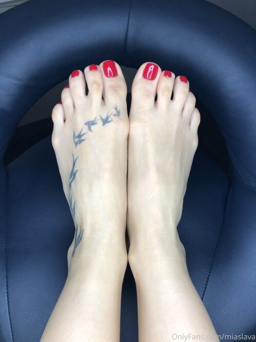 Alice Redlips Photo #1