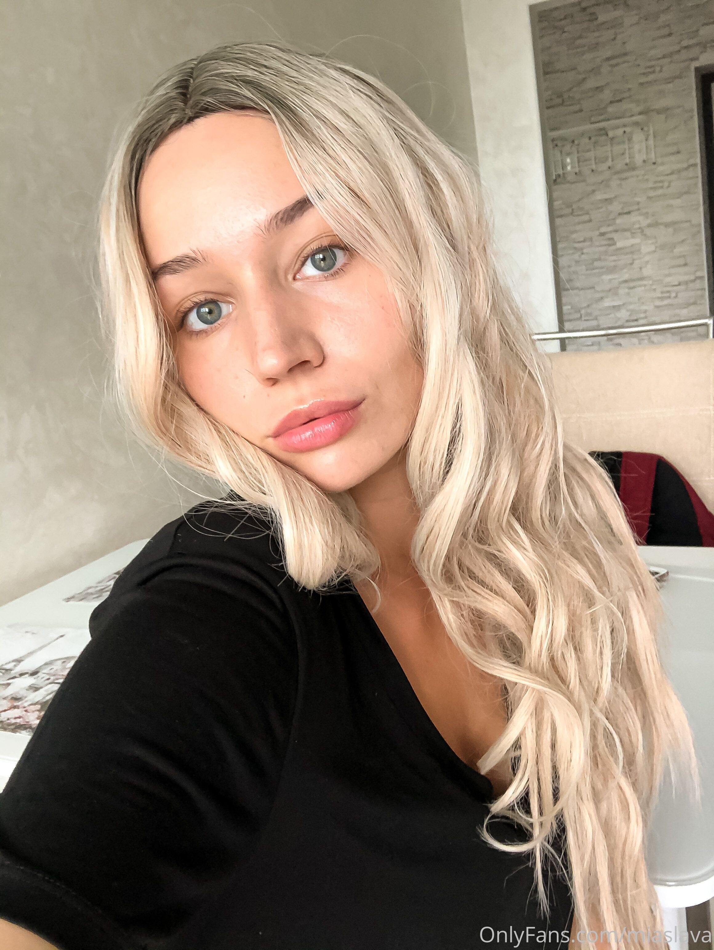 Alice Redlips Photo #152