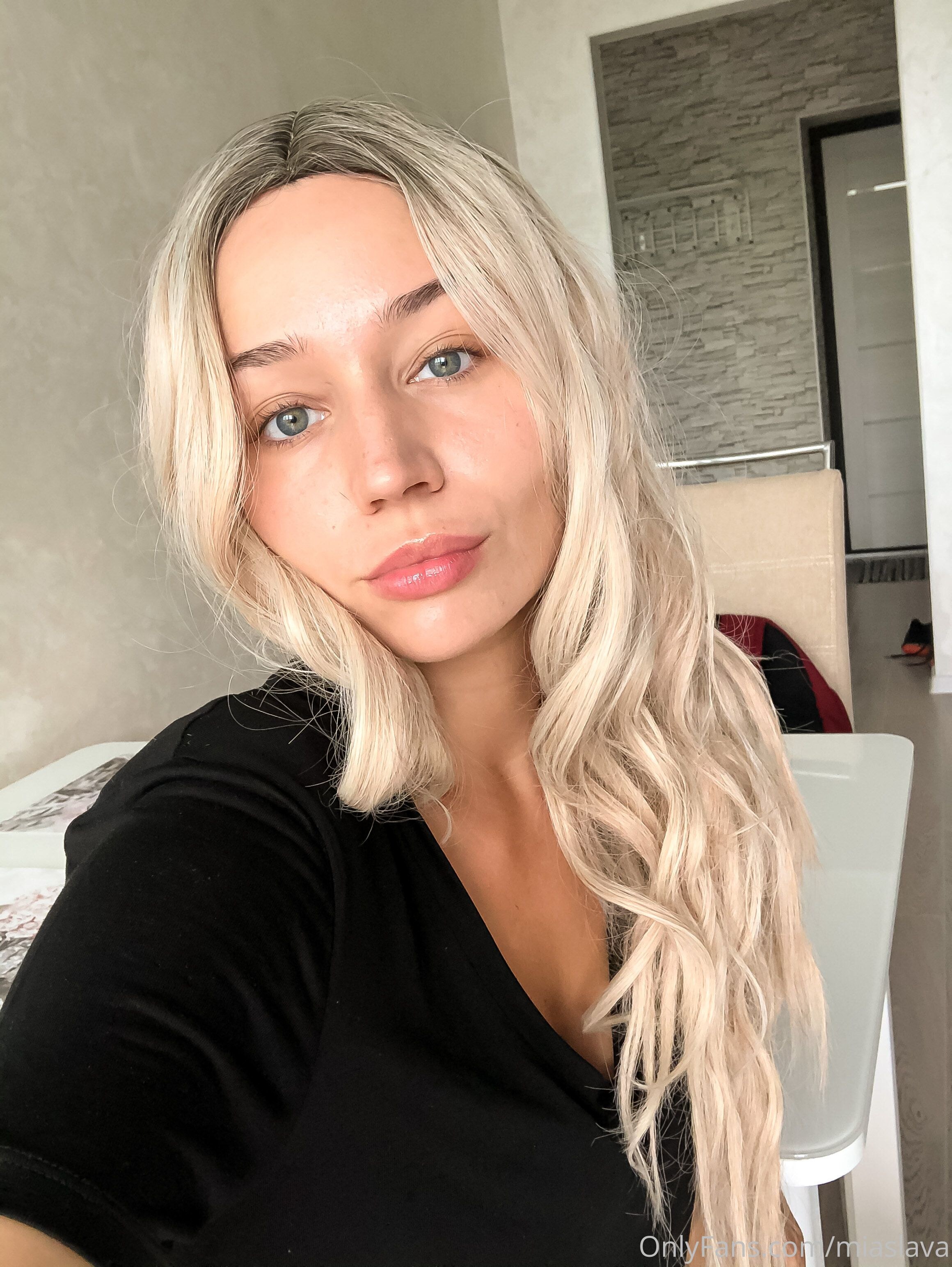 Alice Redlips Photo #175