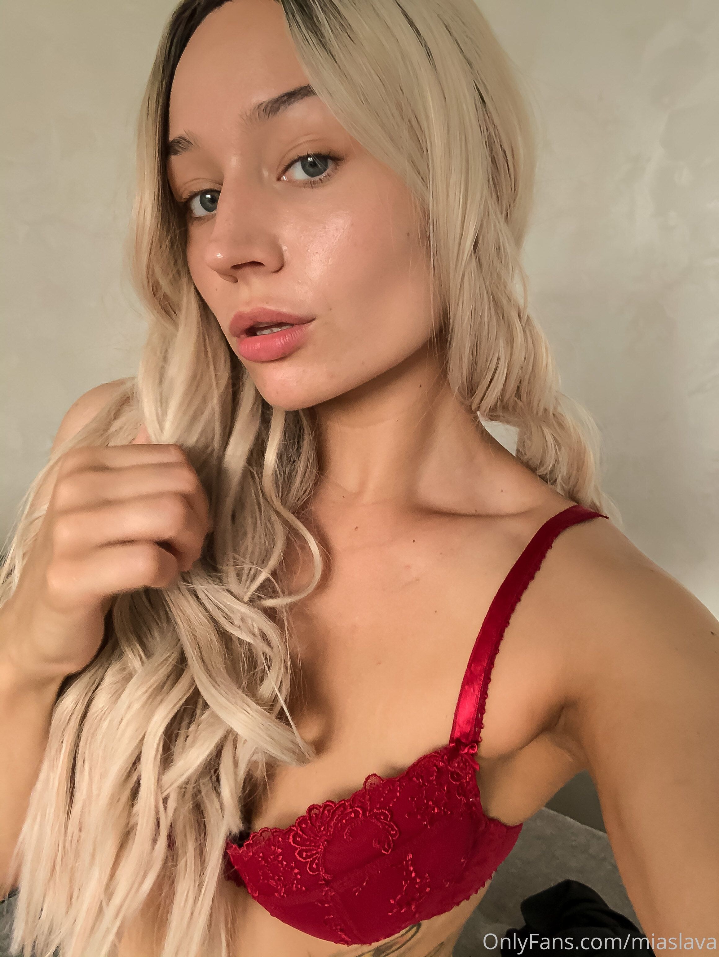 Alice Redlips Photo #346