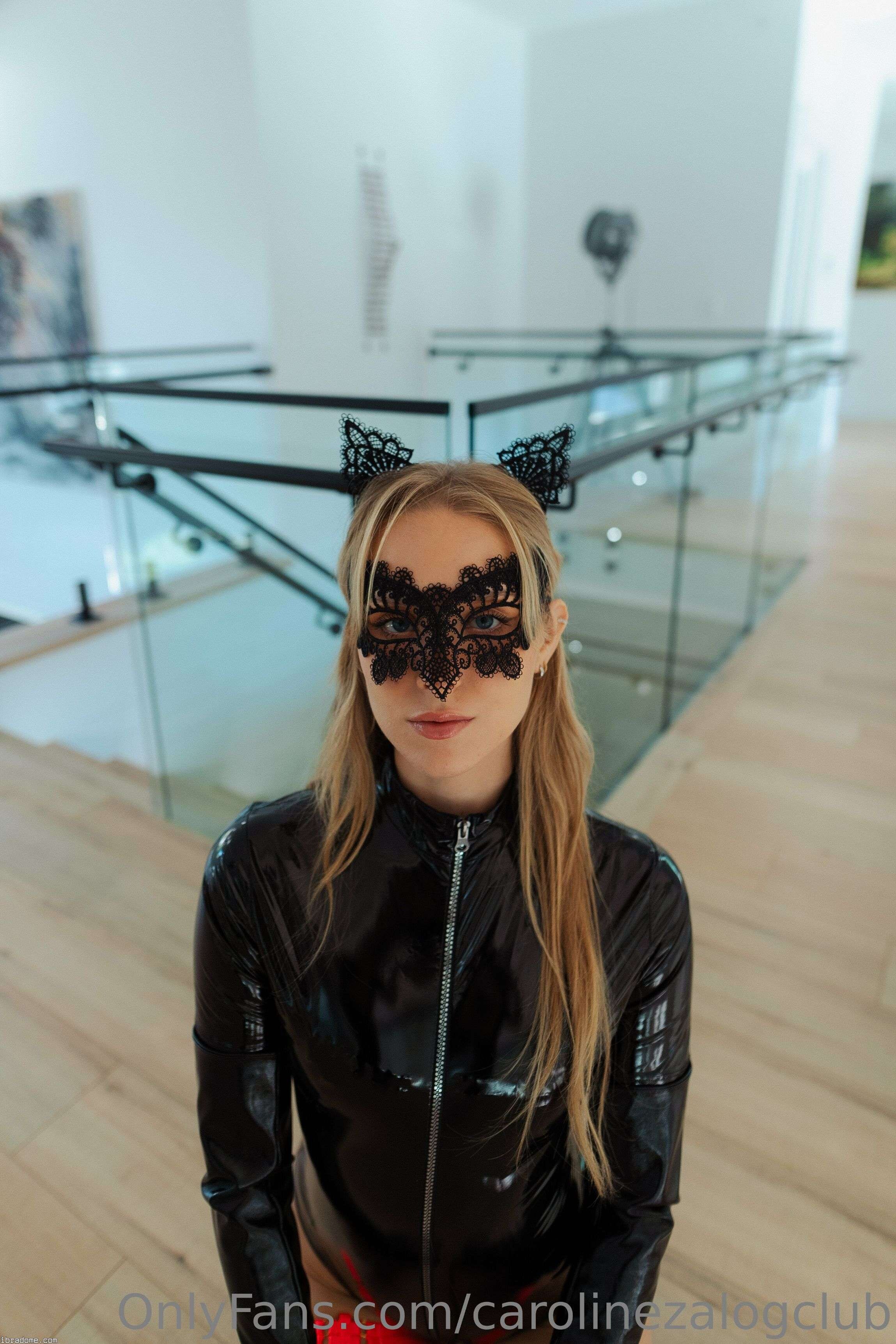 Caroline Zalog Photo #775