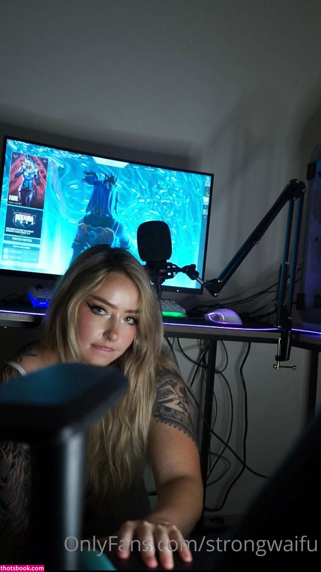 Strongwaifu Photo #82
