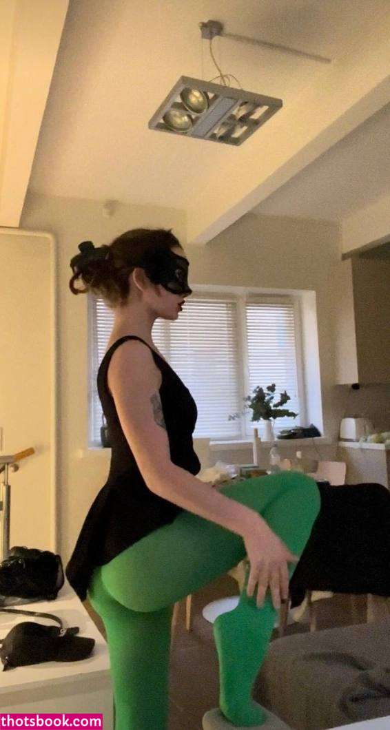 Maryana Ro Photo #111