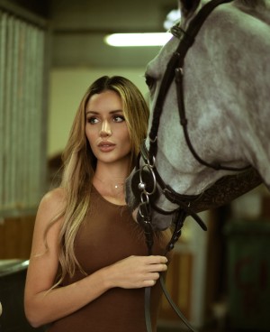 Vanessa Sierra Photo #6