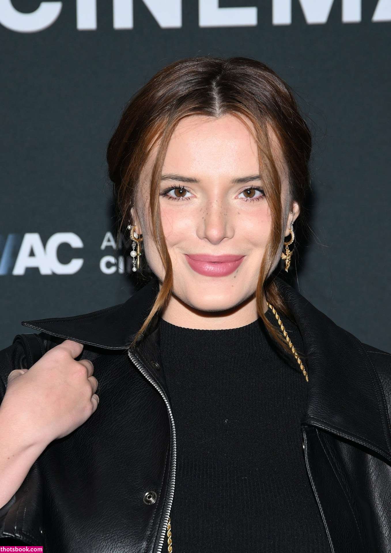 Bella Thorne Photo #294