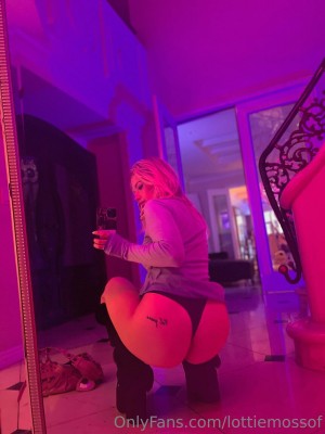 Lottie Moss Post #10