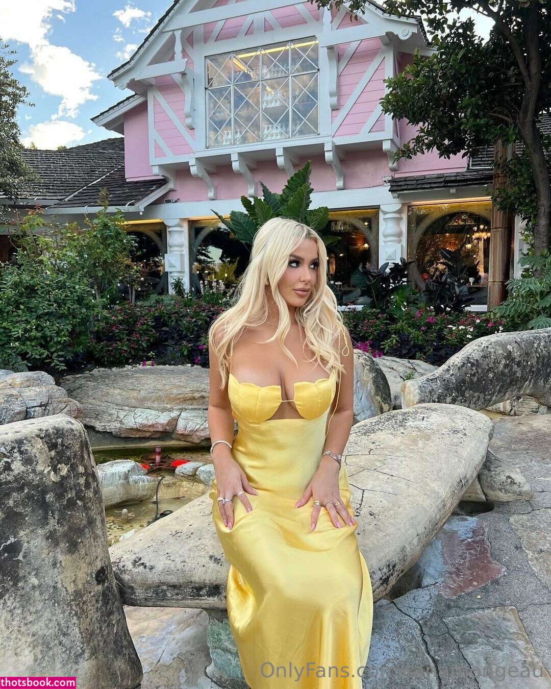 Tana Mongeau Photo #222