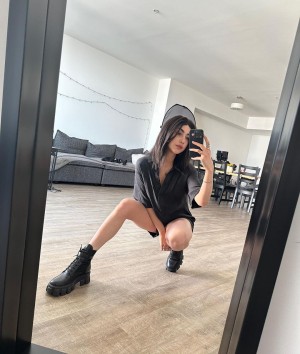 Alexa Mansour Photo #3