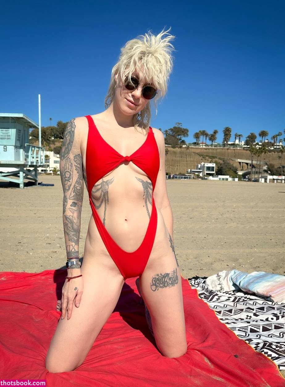 Comicbookgirl19 Photo #18