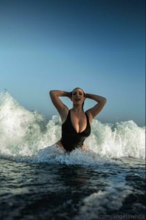 Angela White Photo #43